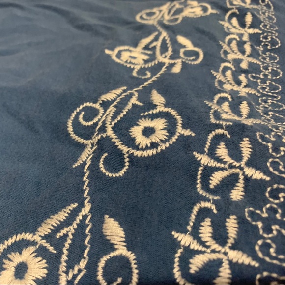 Blue embroidered dress - Picture 4 of 4